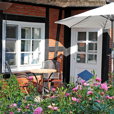 Appartement To Hus - Maraike Mit Garten By Interhome Middelhagen